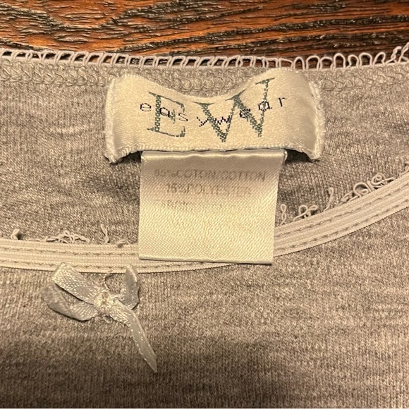 Women’s Shirt Grey Comfortable Lounging Short-Sleeve T-Shirt Easy Wear Medium - Picture 3 of 3